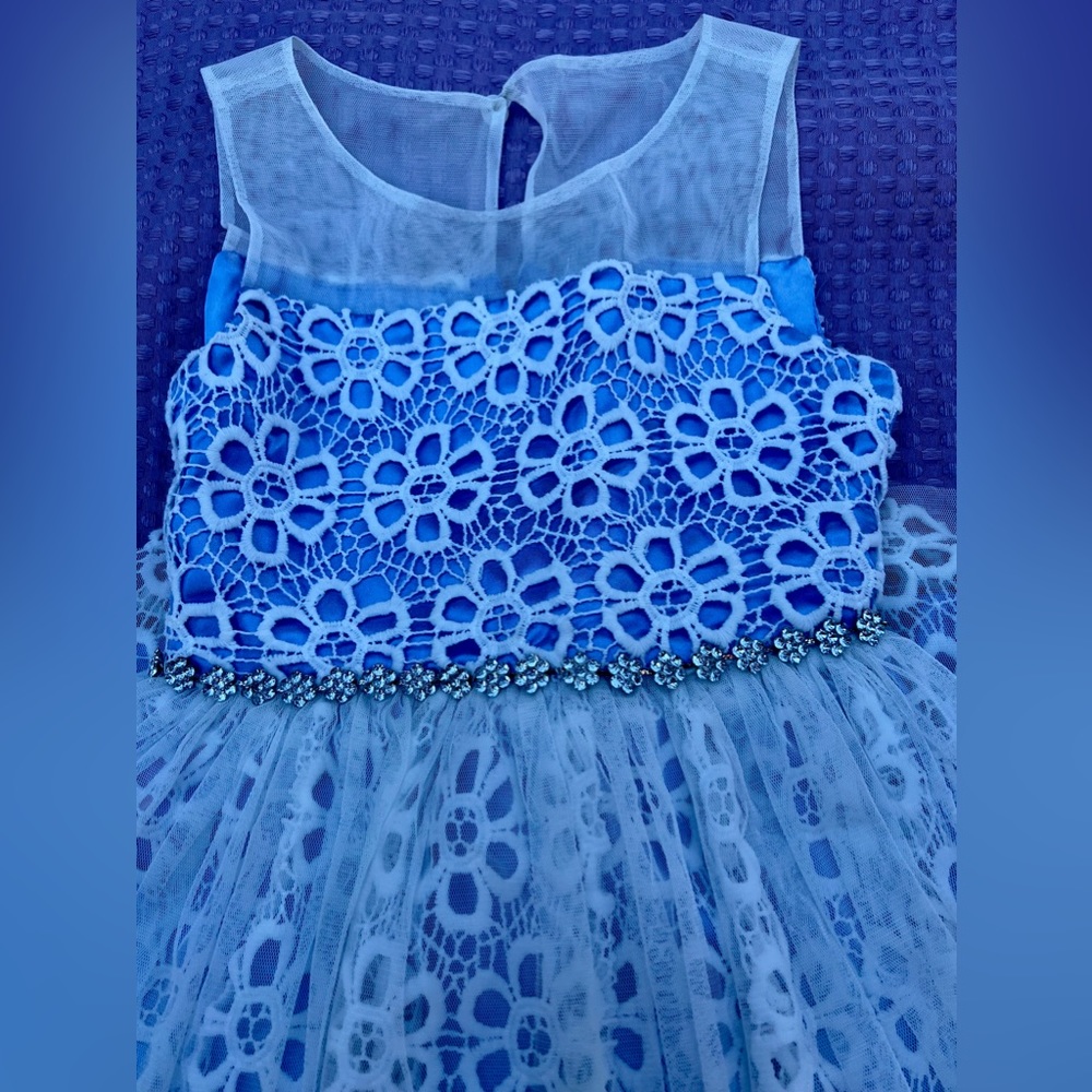 white and blue girl dress size 8